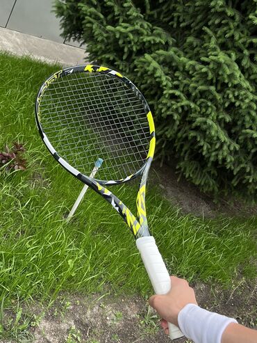 настольный теннисная ракетка: Продаю НОВУЮ теннисную ракетку Babolat Pure Aero Team за 21.000 сом. В