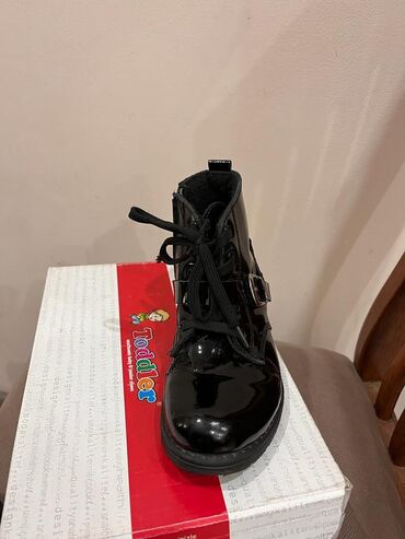 женский ботинка: Детские б/у ботинки с теплым начесом, лаковые 29 размер, кожаные -33