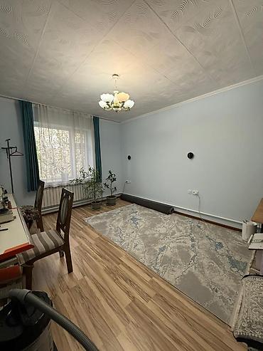 Продажа коттеджей и домов: 🏡 Продаётся участок с домом в Эркин-Тоо2 📍 Тихий и перспективный — 17