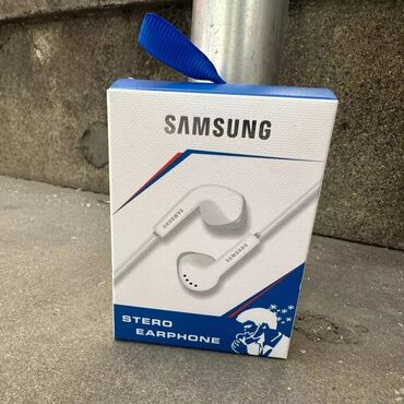 samsung c: Danışıq və musiqi dinləmək üçün Orijinal Samsung qulaqlığı. Mikrofon