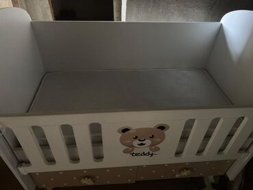 двуспальная кровать с подъемным механизмом: Для девочки и мальчика, Четырехугольная, Колыбель, Без бортиков, С матрасом, Без механизма качания