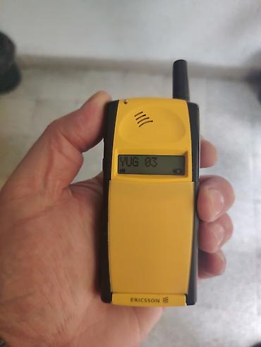 samsung dostava: Ericsson GF768 – žuti flip GSM telefon, baterija nova, punjač - — 1