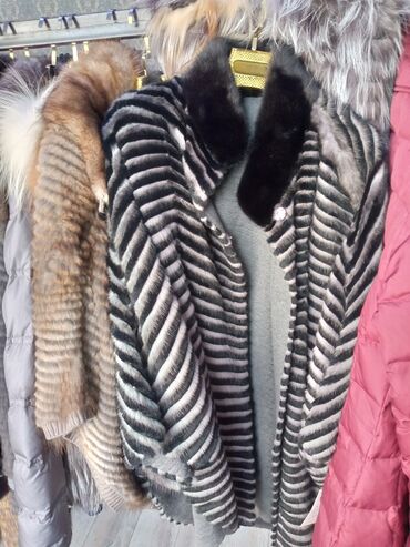 Шубы: Женские изделия из меха с поперечной полосой - Варианты — 12