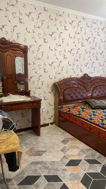 посуточно аренда дома: Просторный частный дом с мебелью и отделкой - Планировка: несколько