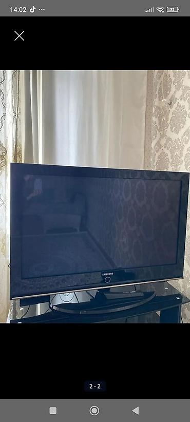 Samsung televizor - Ekran ölçüsü: təxminən 40–43 düym (şəkilə əsasən