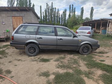 машина ферари: Volkswagen Passat: 1990 г., 1.8 л, Механика, Бензин, Универсал