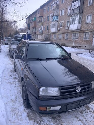 Volkswagen: Volkswagen Vento: 1992 г., 2 л, Механика, Бензин, Седан