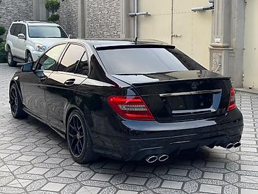 smart avtomobil: Mercedes-Benz C‑Class sedan, qara rəng, AMG üslublu eksteryer paketi — 8