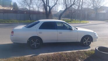 Toyota: Автомобиль Toyota Cresta, надежный и комфортный седан, идеально