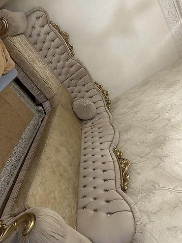 intex divan: Klassik üslubda künc divan - Parlaq bej-qızılı tonlarda, yumşaq — 1