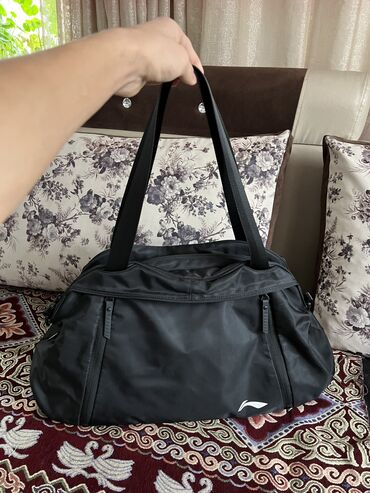 спортивный сумка: Спортивная сумка Li Ning, унисекс 
Состояние отличное, 6990сом