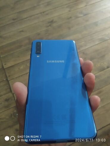 телефон fly с двумя: Samsung Galaxy A7 2018, 64 ГБ, цвет - Голубой, Битый