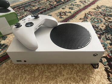 original xbox: Xbox series S 512gb в отличном состоянии. В комплекте 2 геймпада и