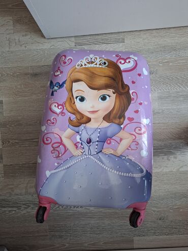 Çamadanlar: Usaq camadani satilir. olcusu 45 hundurluk 30 eni her seyi — 9