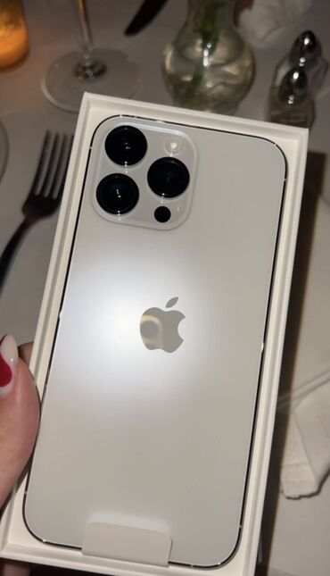 рассрочка без участия банка: IPhone 13 Pro, Б/у, 256 ГБ, Белый, Зарядное устройство, Кабель, Коробка, 81 %