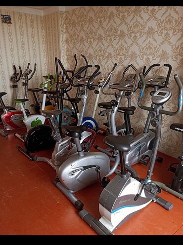 Digər trenajorlar: Müxtəlif rəng və modellərdə olan stasionar velosipedlər. Bu