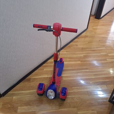 квадроцикл в азербайджане: Uşaq skuterı – 3 təkərli, qırmızı-mavi rəngdə Xüsusiyyətlər: - Üç