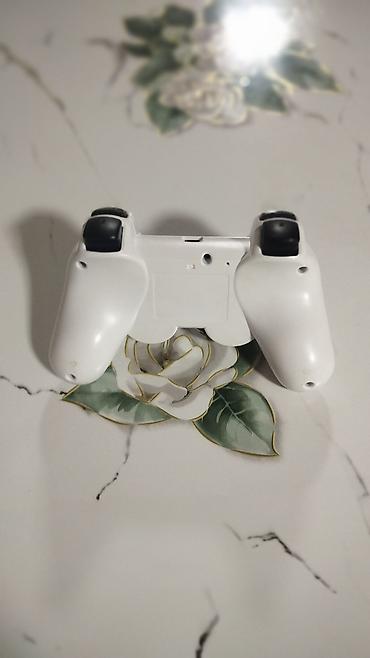 режим 12 с: Беспроводной геймпад в стиле DualShock 3 (белый). Основные — 4