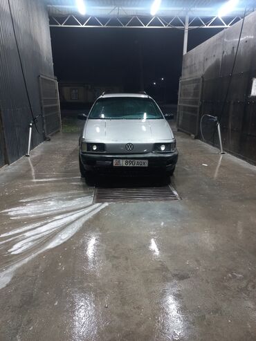 чехол машинага: Volkswagen Passat Variant: 1993 г., 1.8 л, Механика, Газ, Универсал