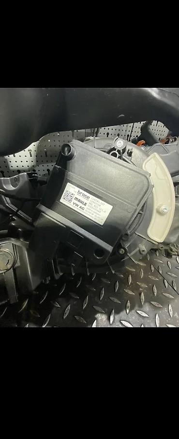 punjac akumulatora: AUDI A4 A5 A6 Q7 VENTILATOR U KABINI 4M0820021B | Audi vagen delovi — 2