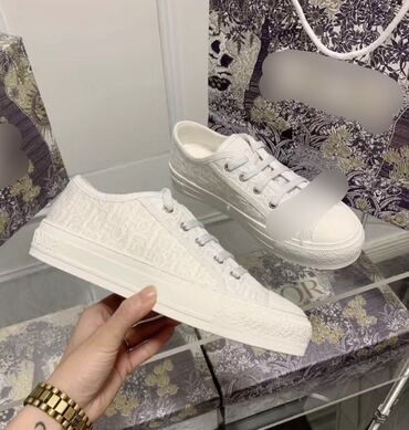 кольцо с бриллиантом бишкек цена: Кроссовки, 37, Dior, Б/у, цвет - Белый, Самовывоз, Платная доставка