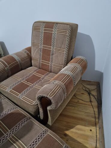 Kreslolar: İşlənmiş, Kredit yoxdur, Çatdırılma yoxdur