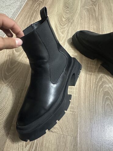 срочно продаю в связи с переездом: Мягкий мех нежный воздушный 🥰😍 Челси очень удобный и приятный