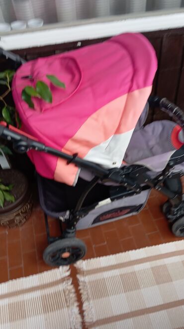 Kolica za bebe: Chipollino kolica. Koriscena ali u dobrom stanju. Jedina mana-zadnja — 4