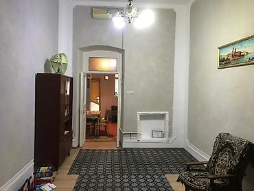 Mənzillər: Mənzil 20-sahə, Yüzbəy Mürsəlova küçəsi 147 ünvanında yerləşir, bina — 10