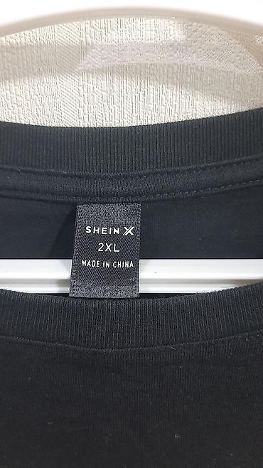 t shirt: Qadın qara qısaqollu T‑şört – SHEIN X, ölçü 2XL. Ön hissədə böyük — 2