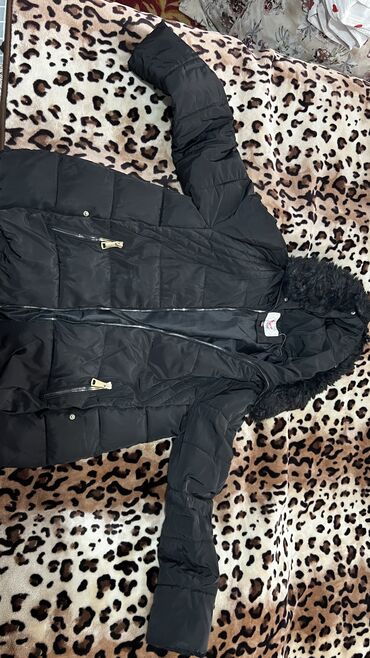 Куртки: Куртки каждая по 300 — 12