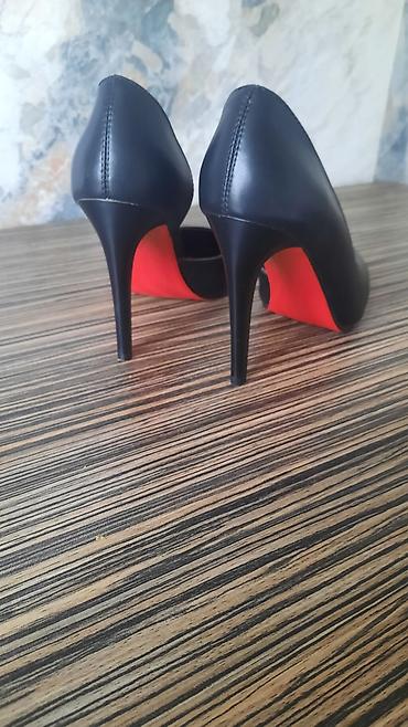 лабутен туфли: Туфли, 36, Christian Louboutin, Новый, цвет - Черный, Самовывоз — 1