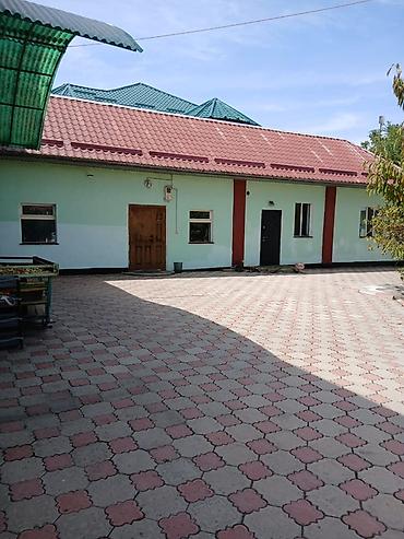 Сдаётся отдельная комната во дворе частного дома.сдаю на долги срок