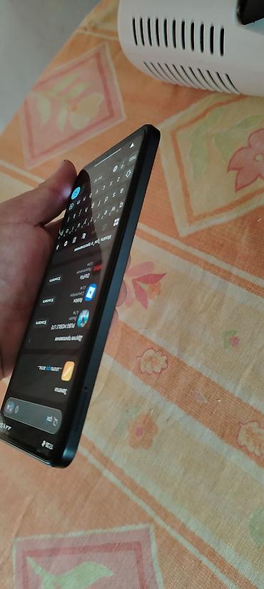 Redmi: Xiaomi Redmi Note 12 (görsellərdə) - Ekran: 6.67" AMOLED, mərkəzi — 2