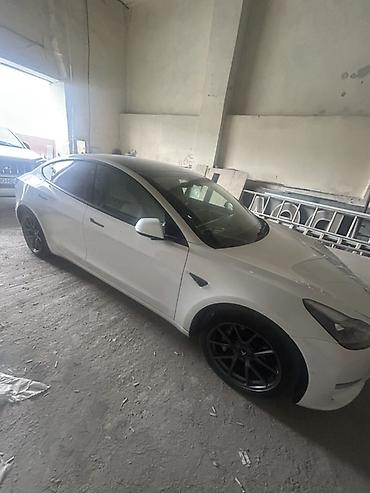 топаз авто: Tesla Model 3, ağ mirvari rəng, elektrik sedan. Amerikadan yüngül — 3