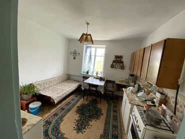 продаю дом с новопавловка жм ала тоо: 60 м², 5 комнат, Старый ремонт С мебелью