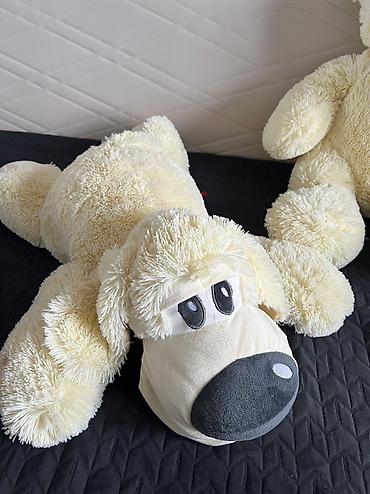 Oyuncaqlar: Fancy firmanın yumşaq oyuncağı. Biri 60 man. Ölçü: 60sm. Bağlı — 6