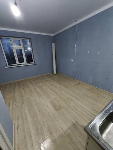 Долгосрочная аренда домов: Сдается квартира, 2 комнаты, душ, гор. вода, с/узел. Земельный дом — 3