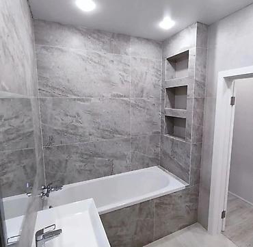 Ванны: (кафельщик) Ванная комната с современной отделкой включает в себя — 7