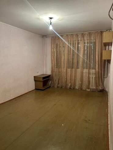 дом трейлер: 1 бөлмө, 32 кв. м, 104-серия, 3 кабат, Эски ремонт