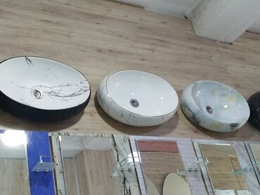 тюльпан: Oval formalı, ağ rəngli, mərmər naxışlı qab lavaboları. Bu lavabolar