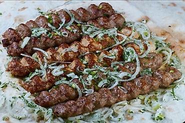 it sekli: Kəndsayağı lülə-kabab – tandoorda bişirilmiş, sulu və ətirli - Əsas — 1