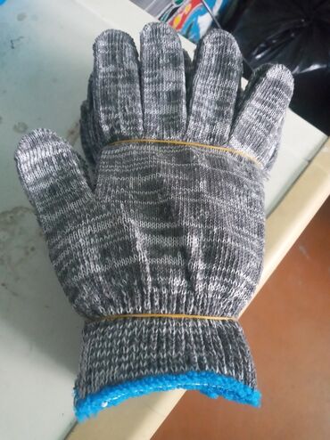 перчатки для спорта: Продаю рабочие хб перчатки