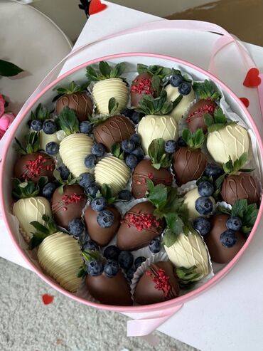 Кондитерские изделия, сладости: Клубника в шоколаде | Ош 6 штук 500 сом 9 штук 765 сом 10 штук 800 — 10