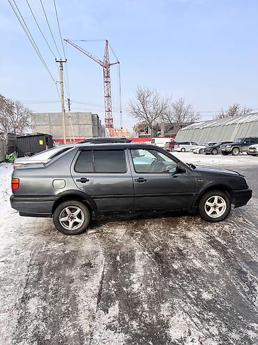Volkswagen: Volkswagen Vento: 1993 г., 1.8 л, Механика, Бензин, Седан at lalafo.kg — 4 Volkswagen: Volkswagen Vento: 1993 г., 1.8 л, Механика, Бензин, Седан — 4