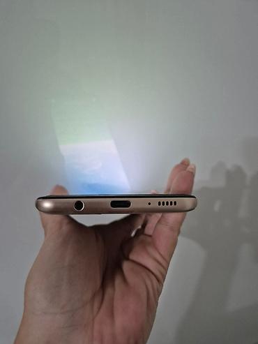Samsung: Samsung Galaxy A30, zlatna boja Glavne karakteristike: - Ekran 6.4" — 12