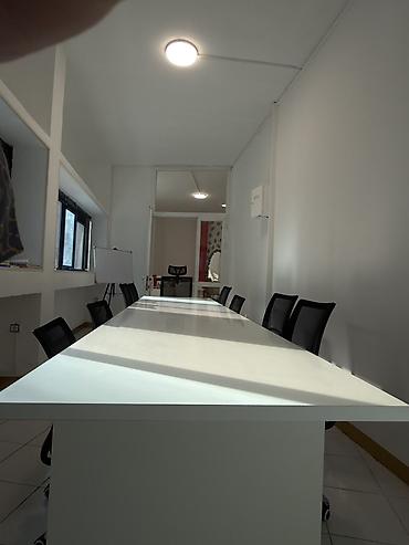 sahil əmlak: Kollektiv iş və təlimlər üçün tam təchiz olunmuş ofis/konfrans otağı — 4