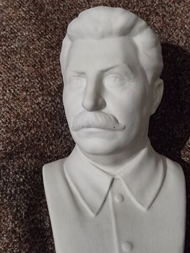 Статуэтки: Сталин. Бюст фарфоровый. Антиквариат очень редкий высота - 21, 5см — 2