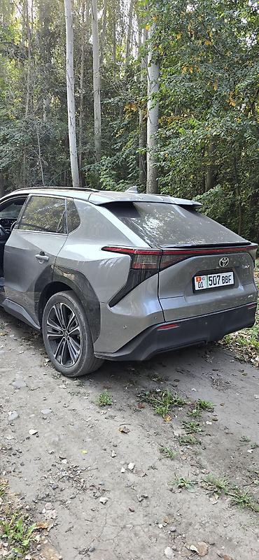 wuling mini ev: Toyota bZ4X: 2022 г., Электромобиль — 4