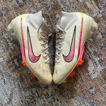 спортивные костюмы для тренировки: Футбольные бутсы Nike Mercurial (шипованные, для натурального газона)